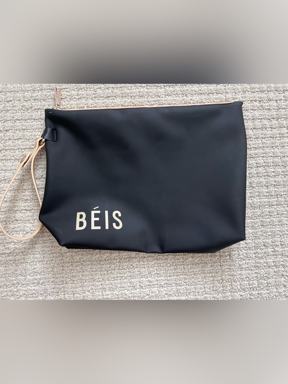 BEIS Black Travel Diaper Wipes Pouch with beige tan wristlet strap. NEW